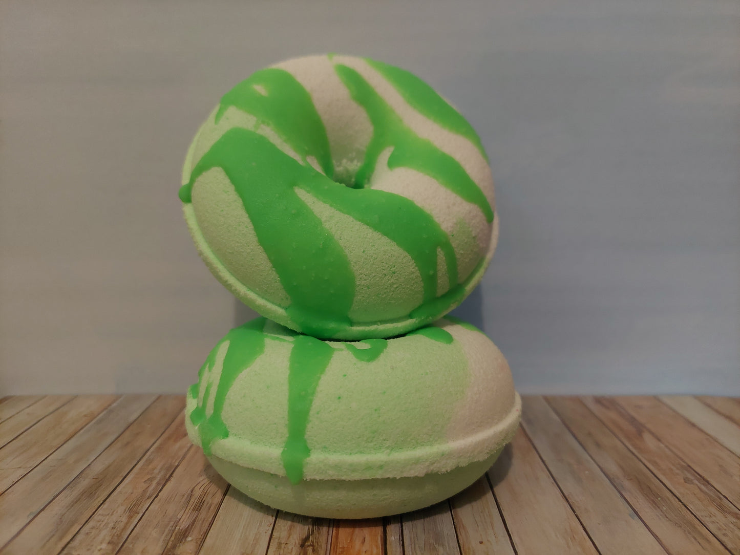 Lime & Mango Bath Bomb Donut 230g
